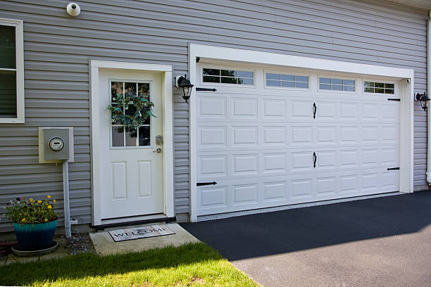 24/7 Emergency Garage Door Panel Replacement experts in Streetsboro, OH